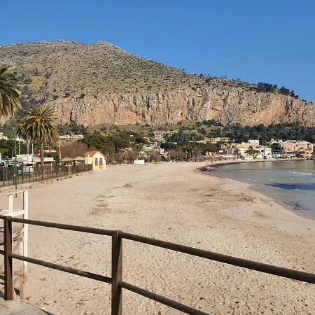 Lägenhet Ashur Mondello